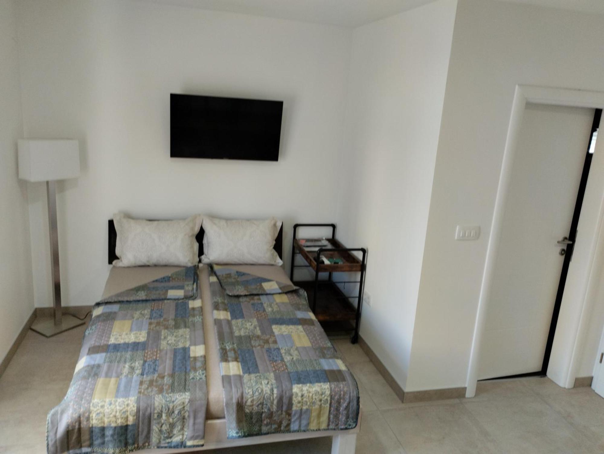 Iris Appartement Ivanica Buitenkant foto