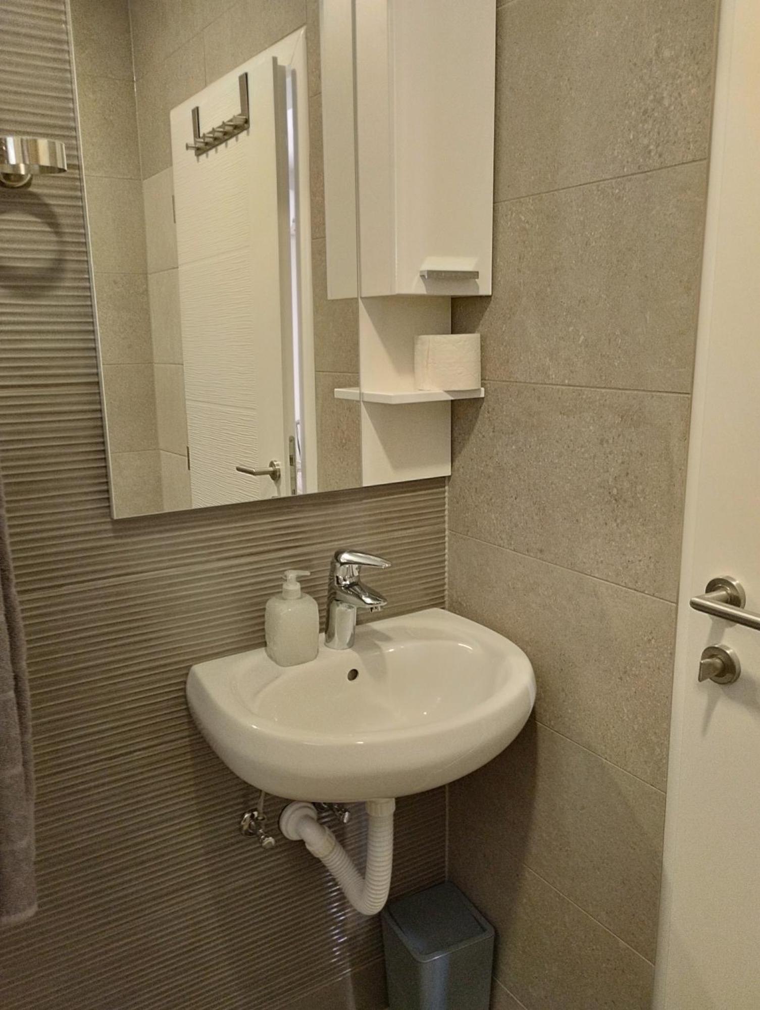 Iris Appartement Ivanica Buitenkant foto