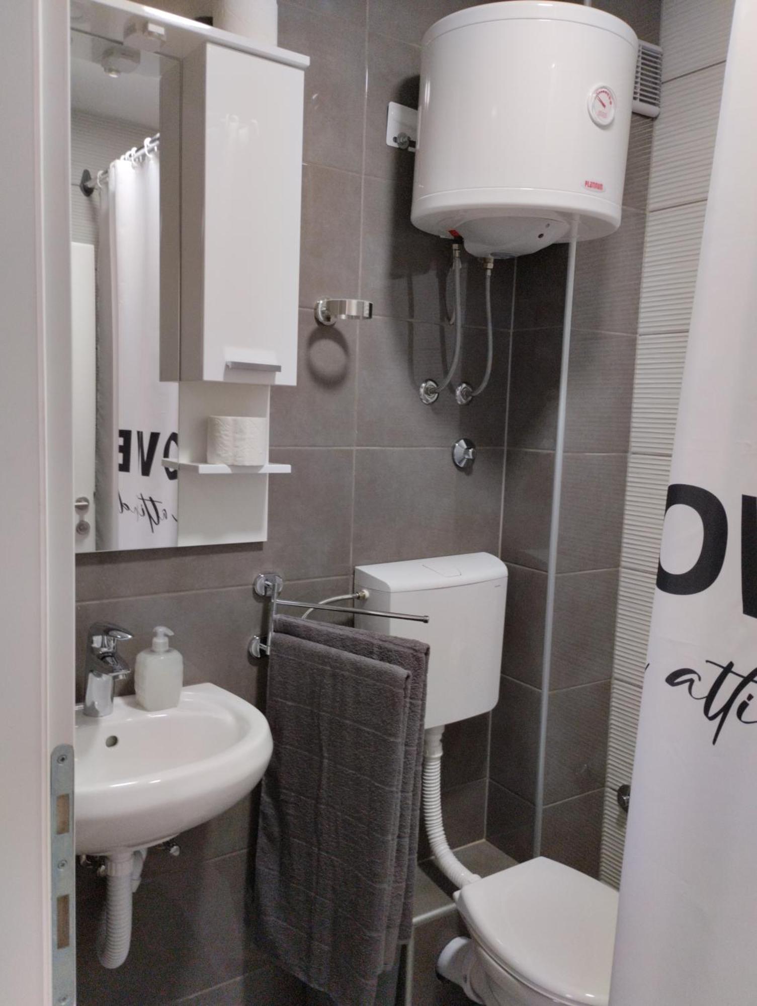 Iris Appartement Ivanica Buitenkant foto