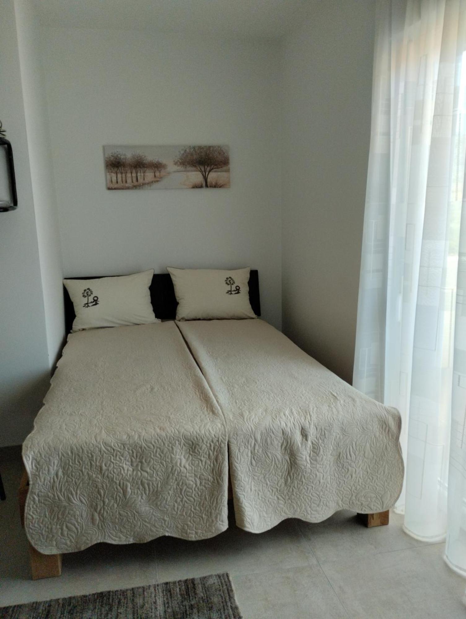 Iris Appartement Ivanica Buitenkant foto