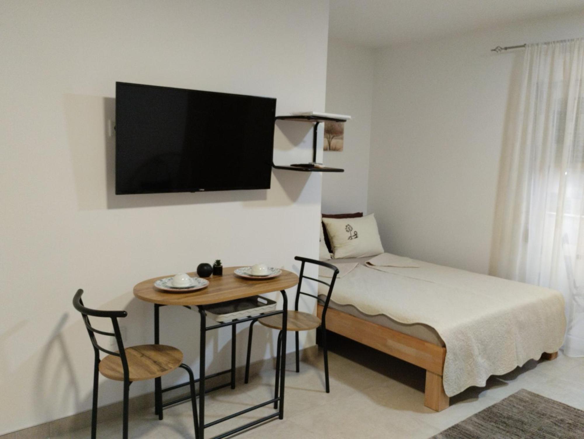 Iris Appartement Ivanica Buitenkant foto
